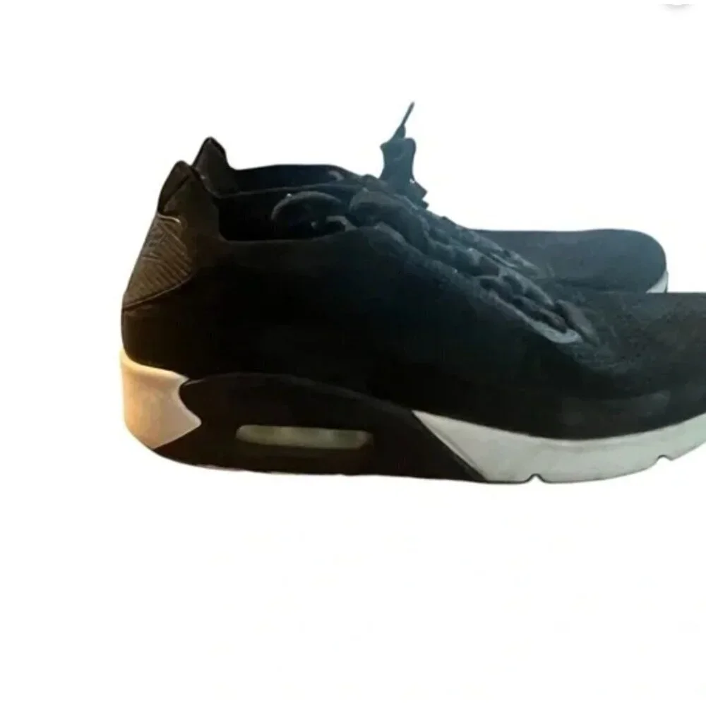 Nike Air Max Sneakers Black Mesh Size 11.5 Mens Athletic Shoes Lace-Up Lightweig